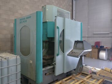 Frontansicht der Deckel Maho Gildemeister DC 70 V Maschine